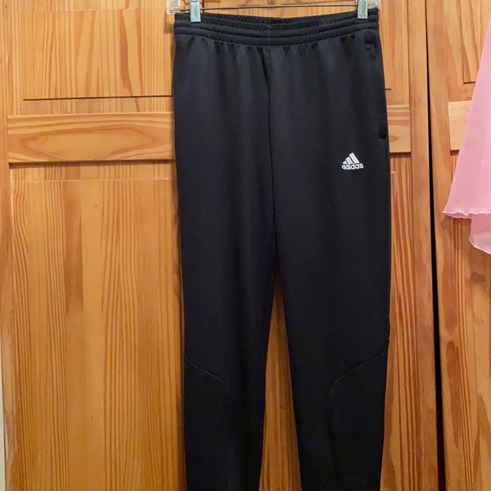 Great Addis’s running pants with zippered pockets and ankles